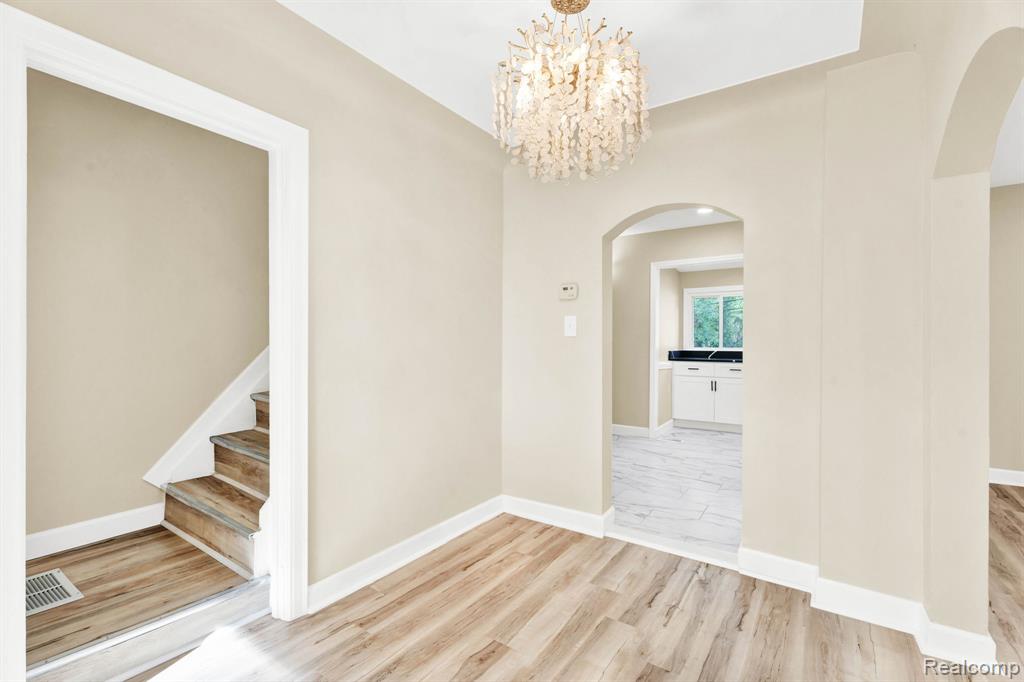 property viewer photo 13