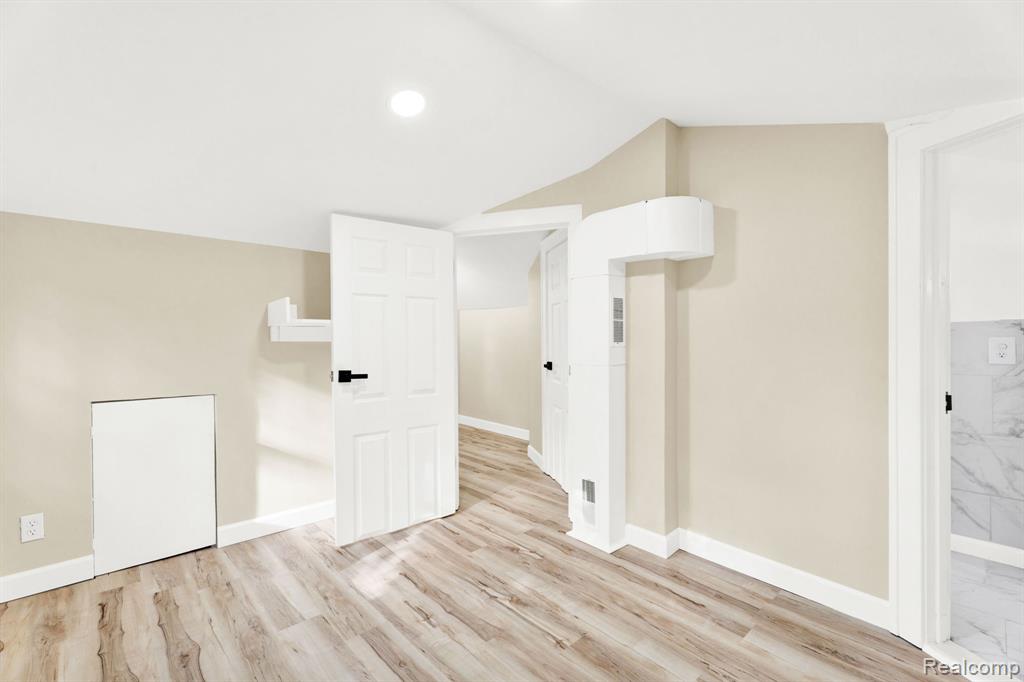 property viewer photo 20