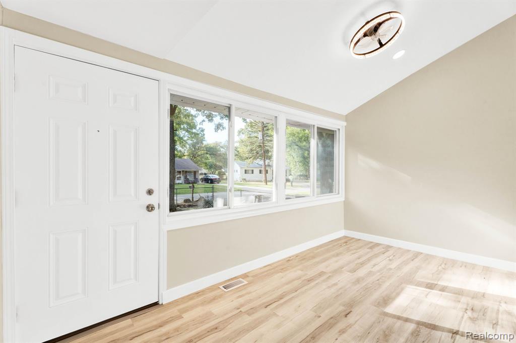 property viewer photo 4
