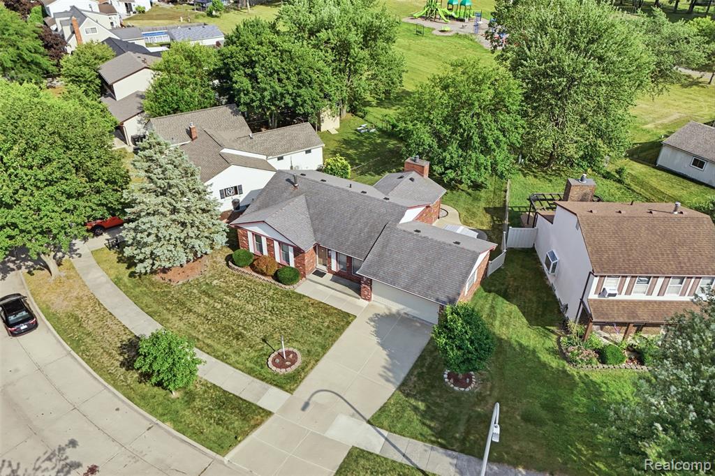 main property photo 32