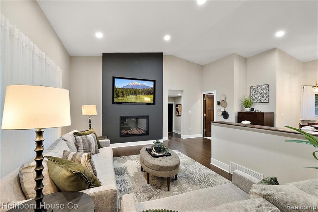 main property photo 80