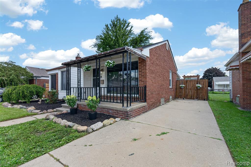main property photo 33
