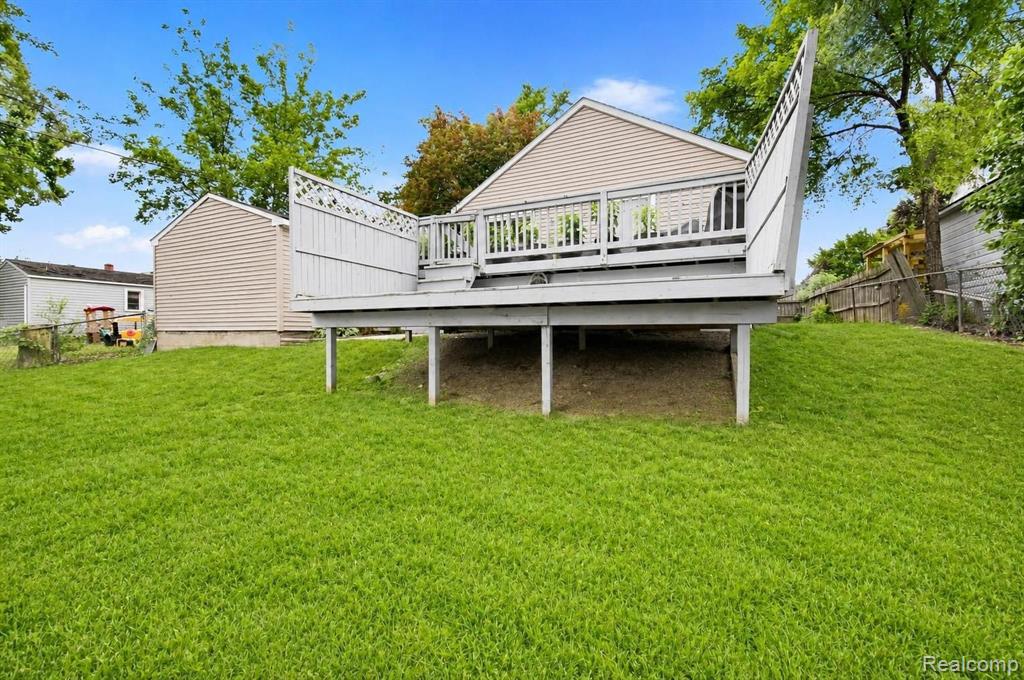 main property photo 28
