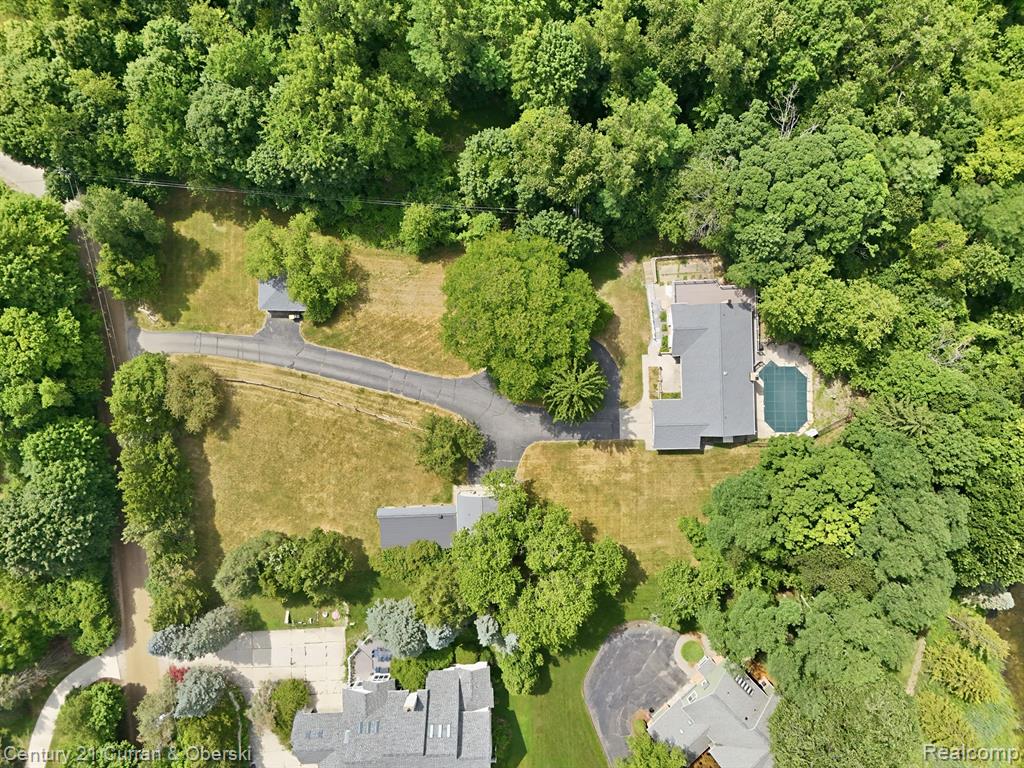 main property photo 40