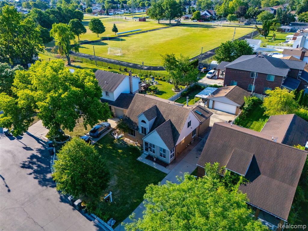 main property photo 29