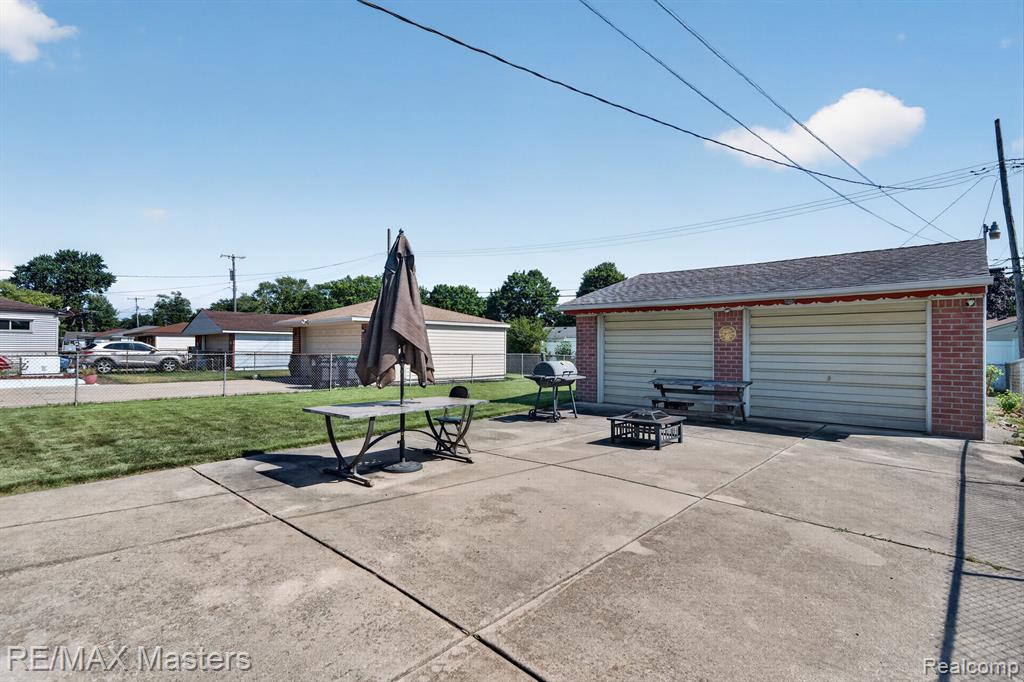 main property photo 33