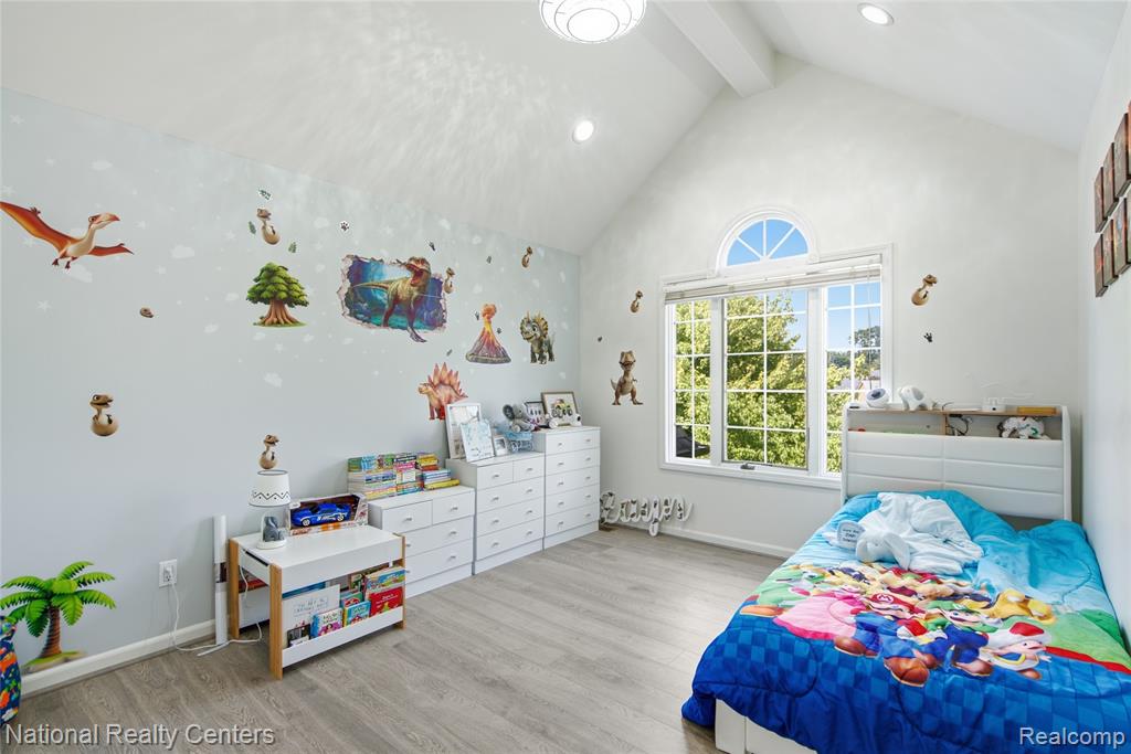 main property photo 45