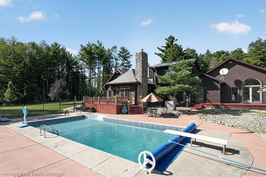 main property photo 39