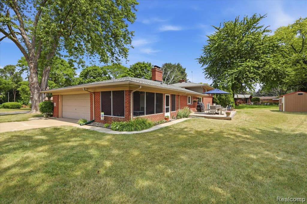 main property photo 32