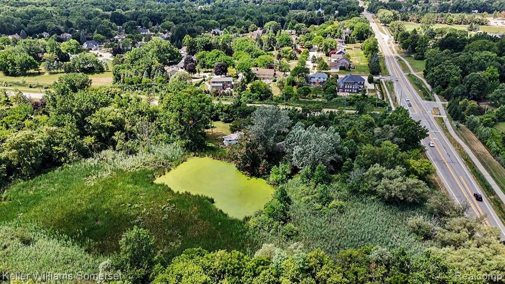 main property photo 28