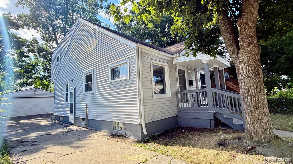 main property photo 3
