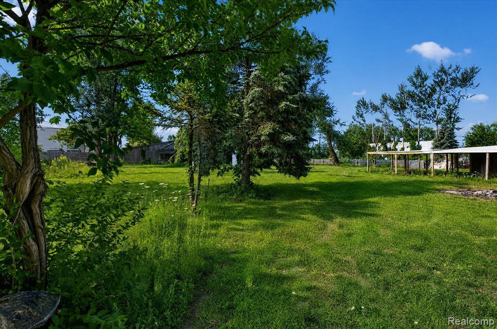 main property photo 31