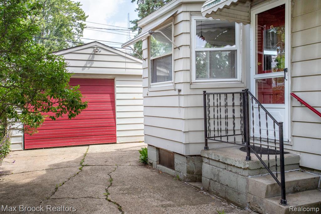 main property photo 42