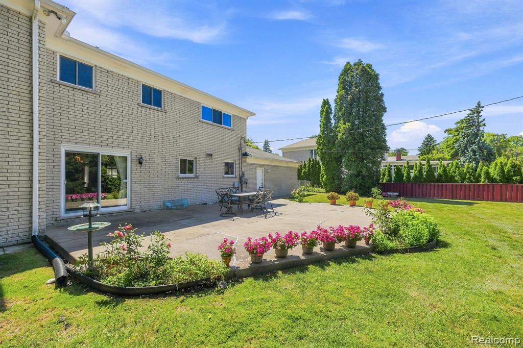 main property photo 18