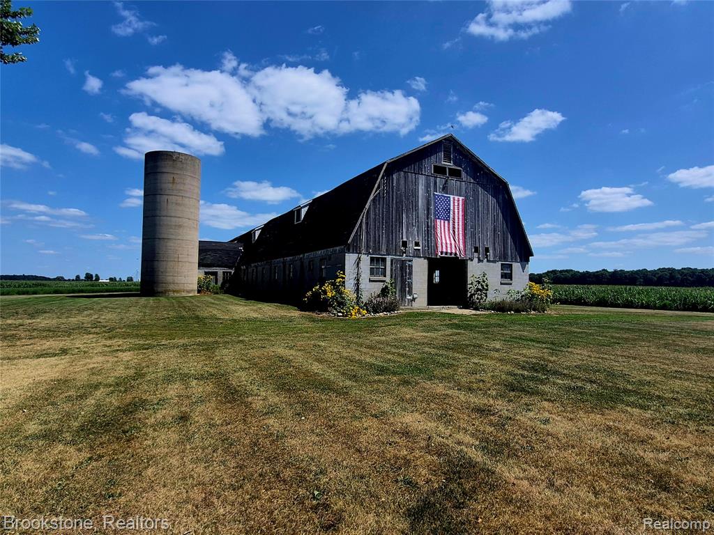 main property photo 19