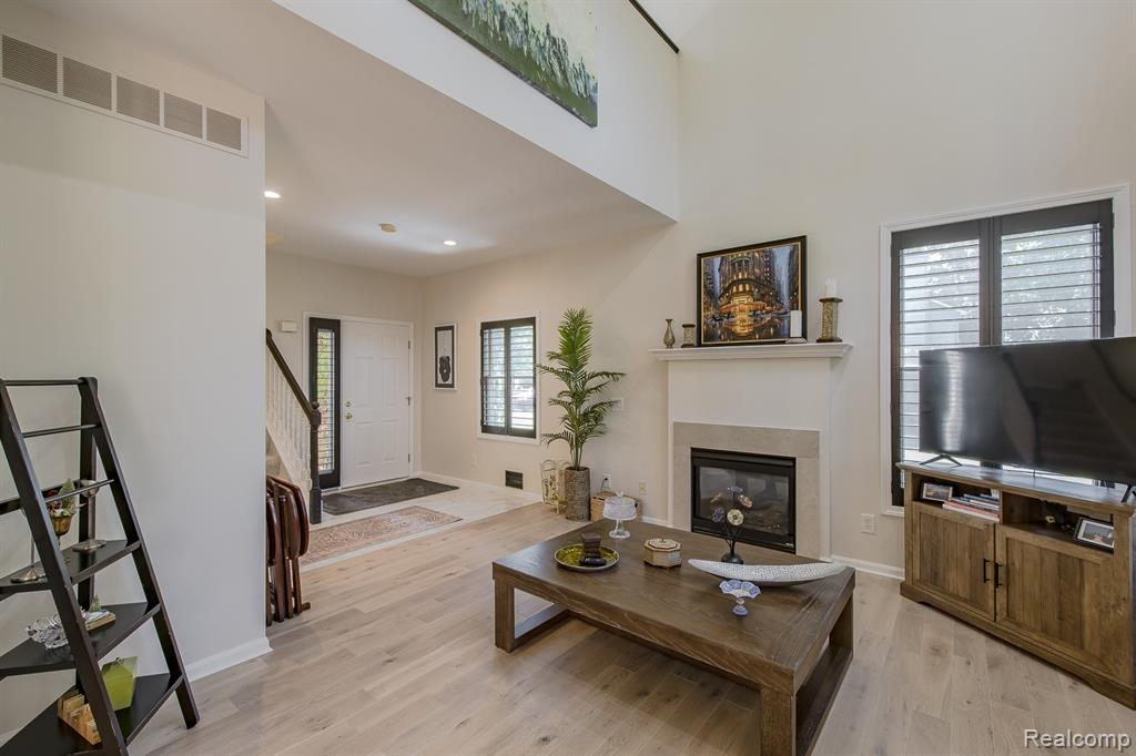 property viewer photo 9