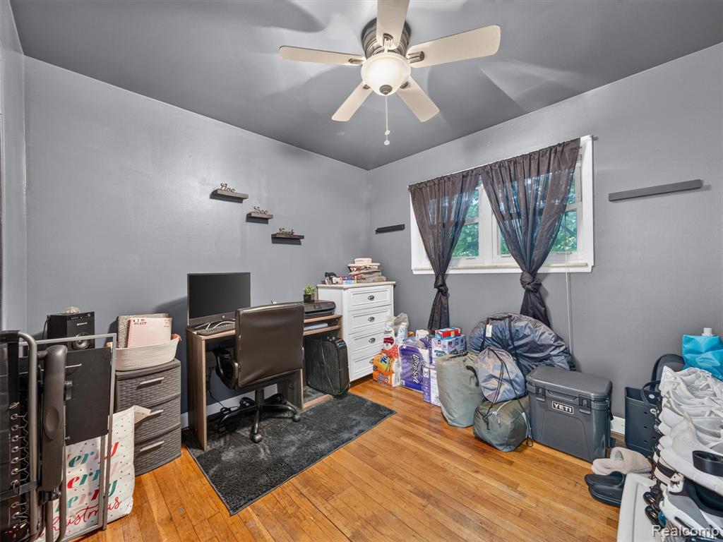 main property photo 17