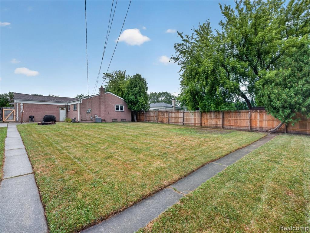 main property photo 39