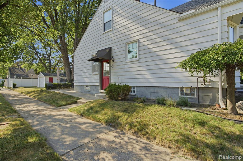 main property photo 34