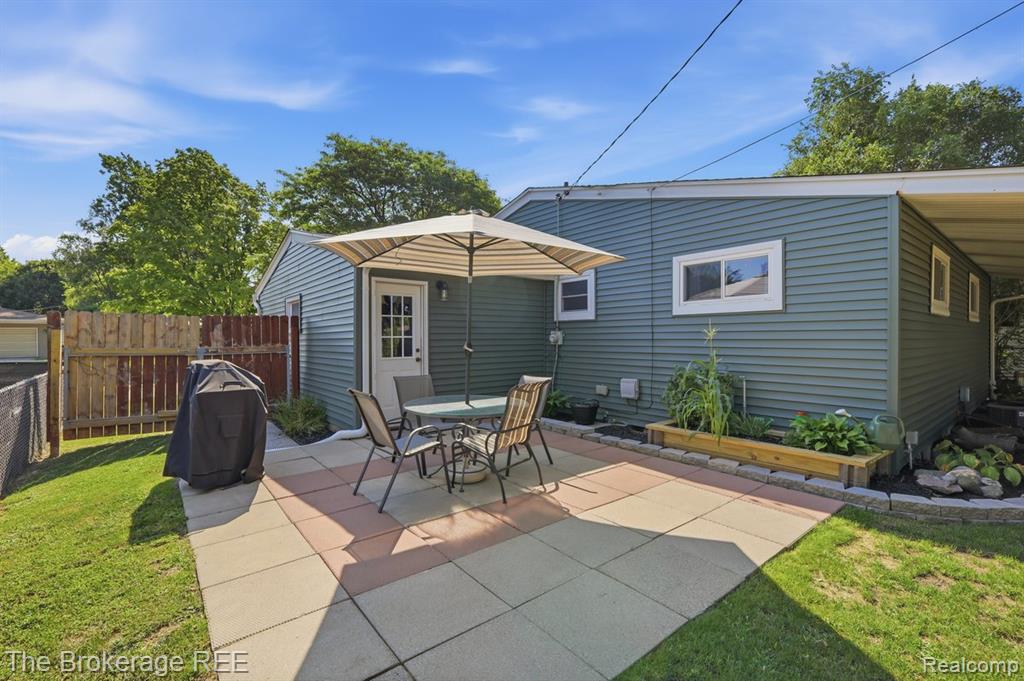 main property photo 40