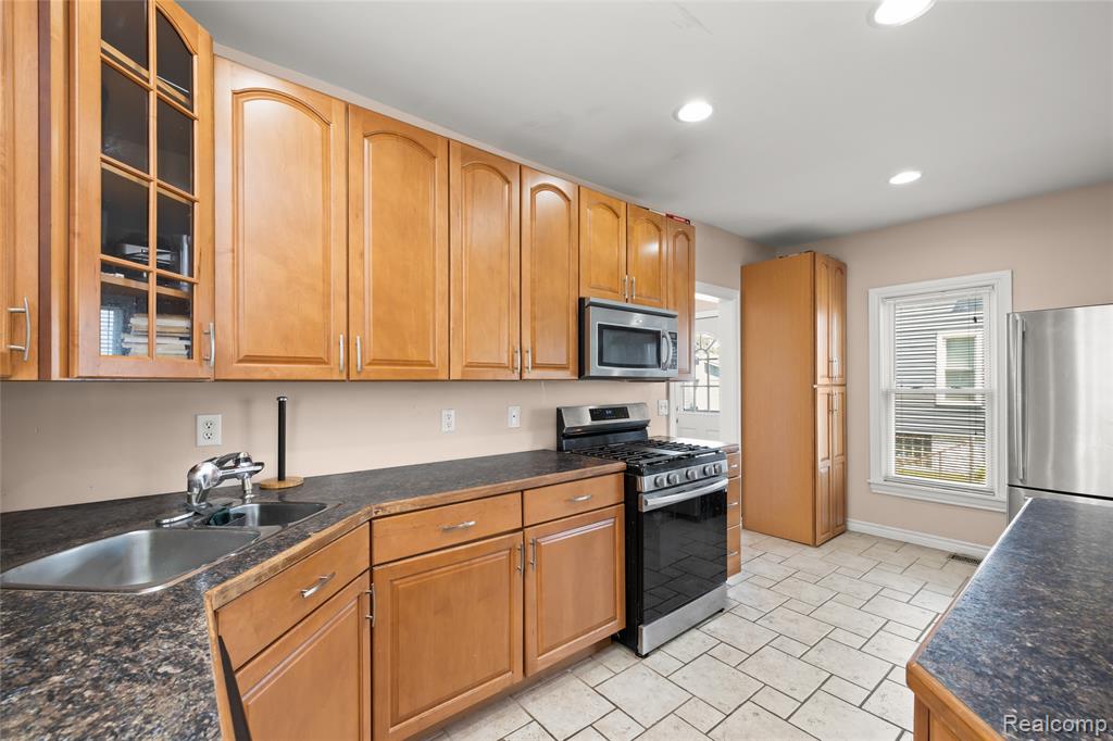 main property photo 12