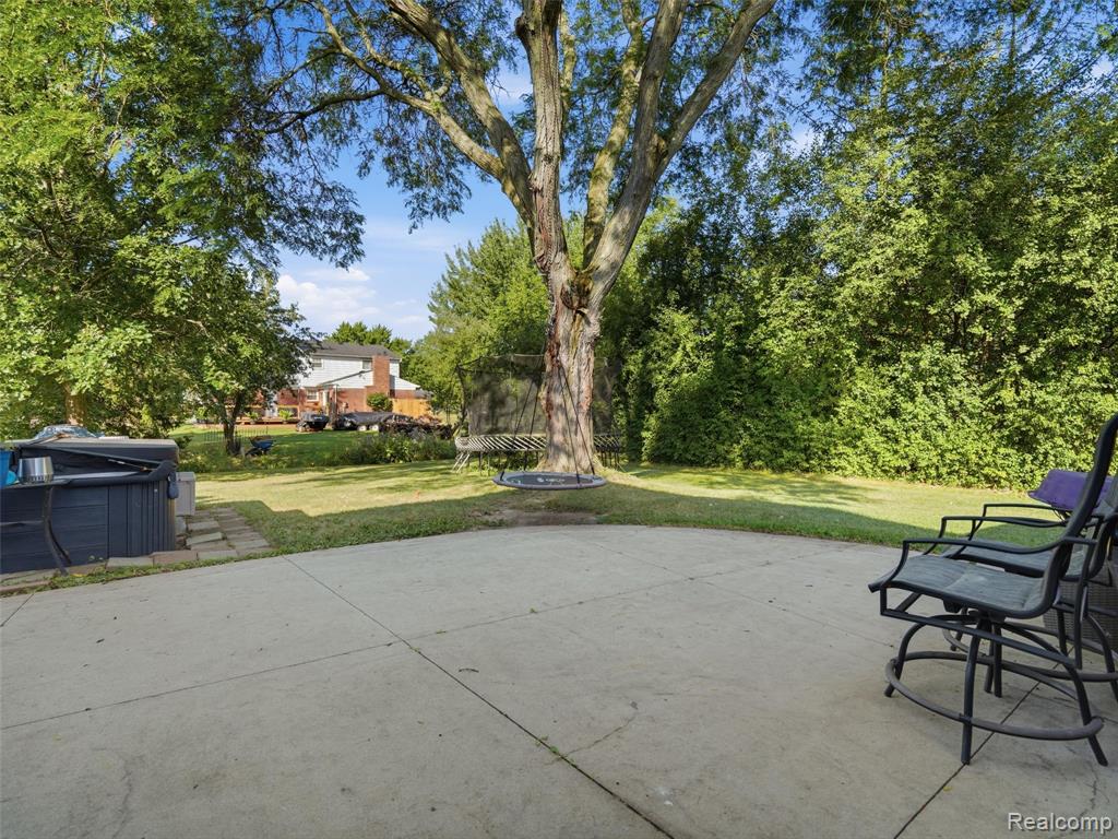 main property photo 27