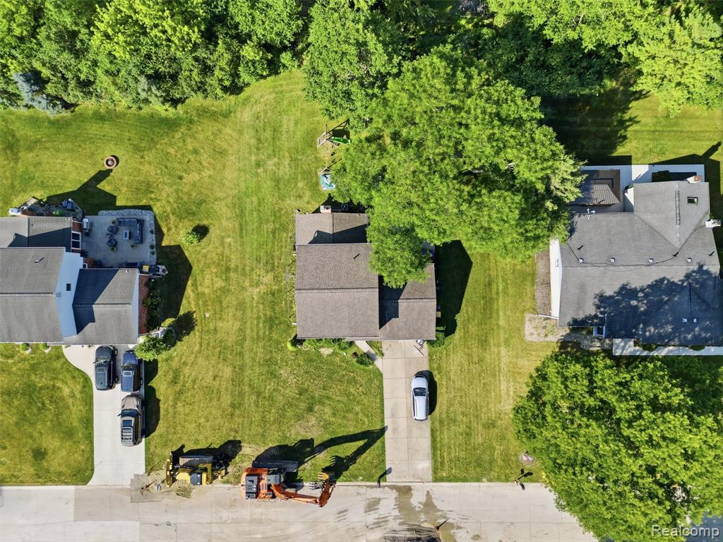 main property photo 37