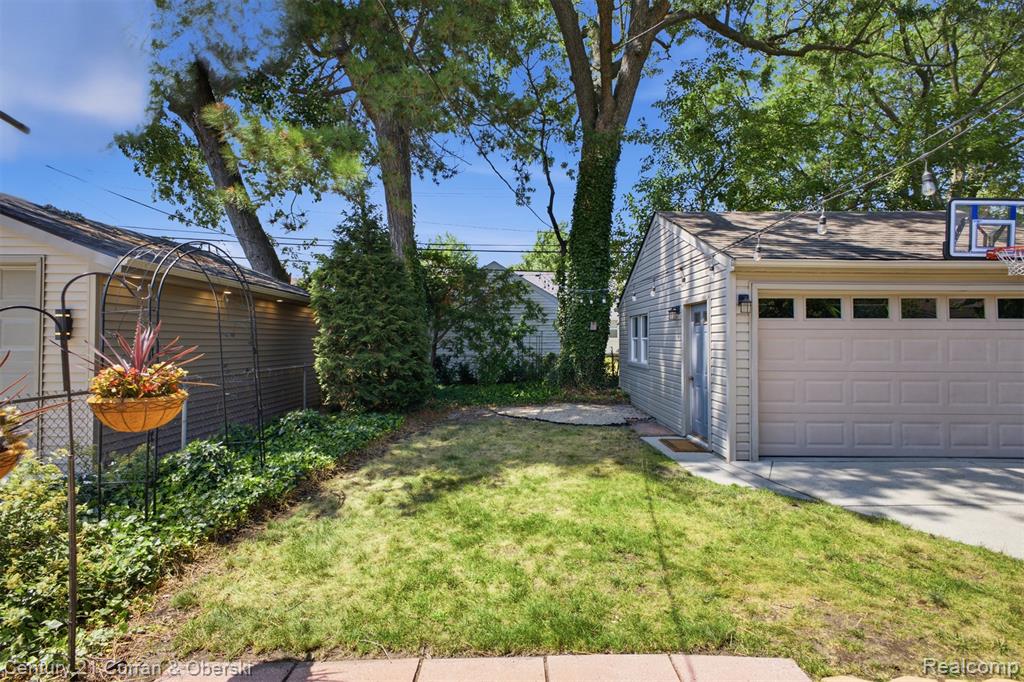 main property photo 40