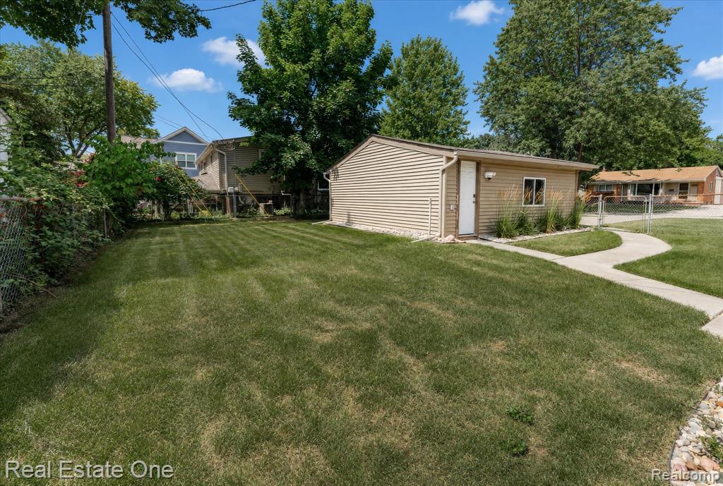 main property photo 35