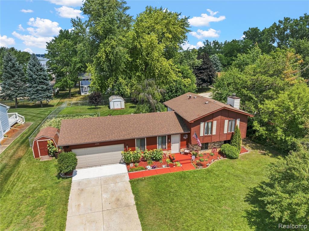 main property photo 40