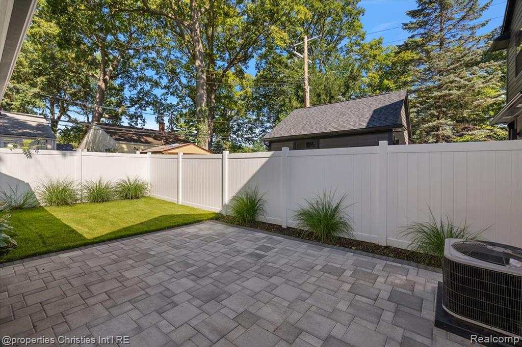main property photo 49