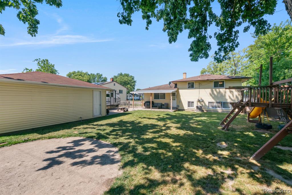 main property photo 32