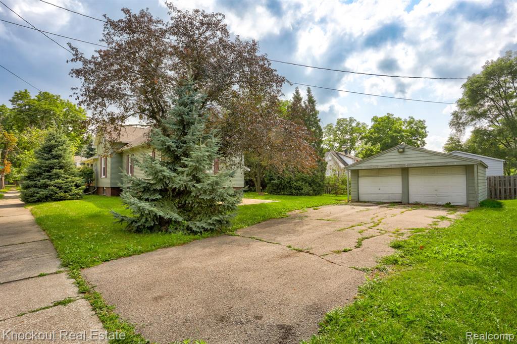 main property photo 32