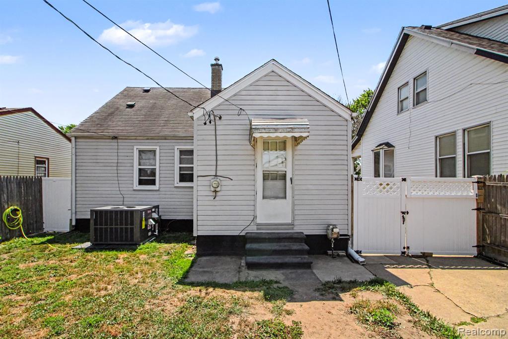 main property photo 23