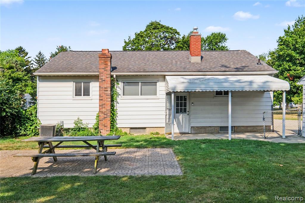 main property photo 14