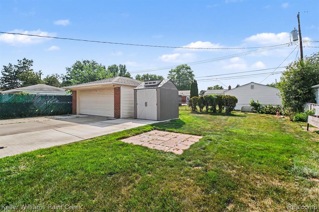 main property photo 40