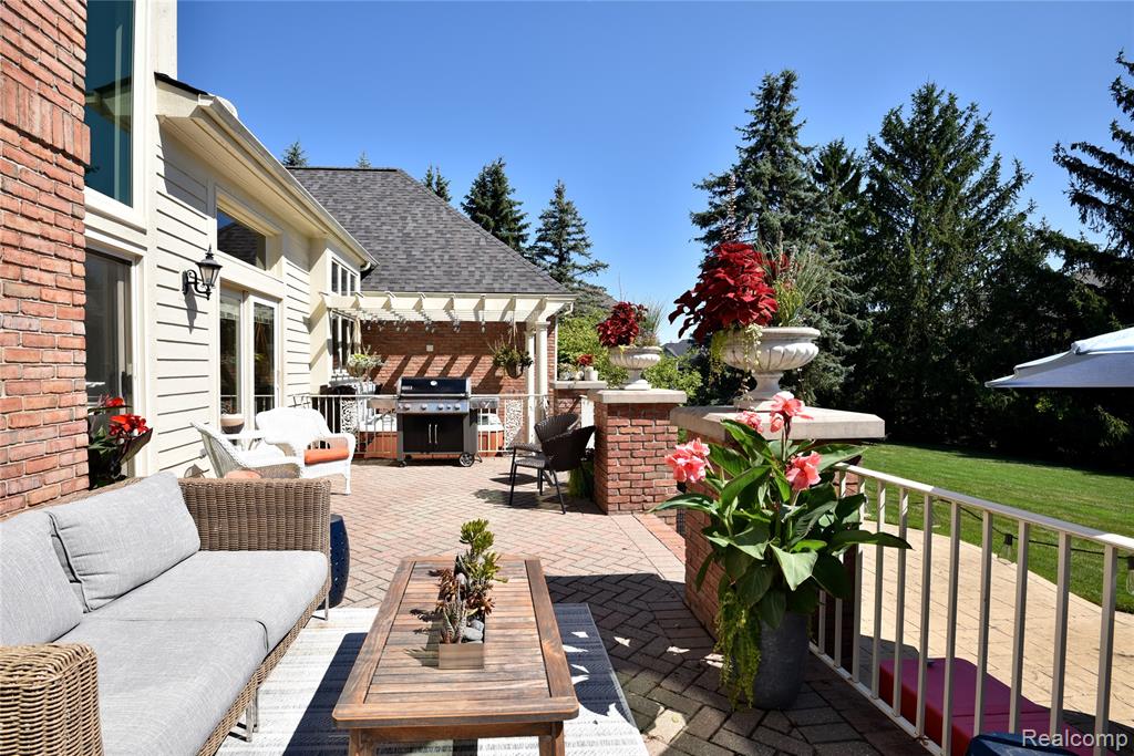 main property photo 50