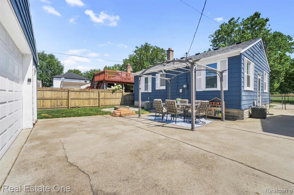 main property photo 23