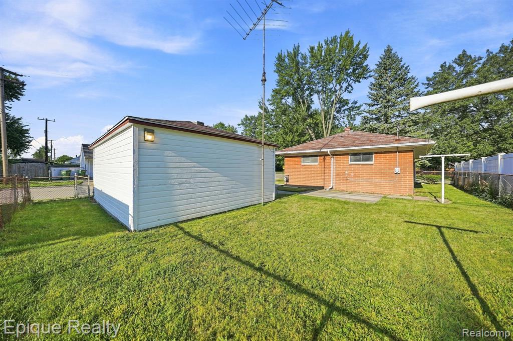 main property photo 23