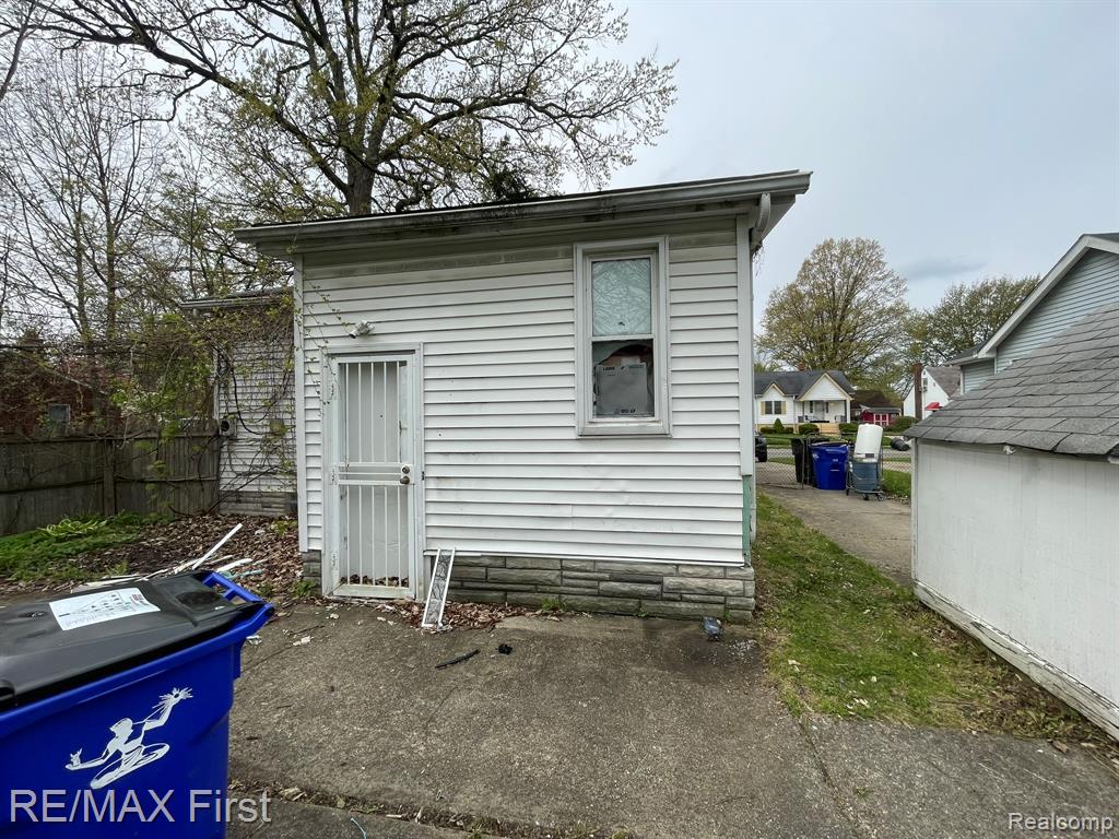 main property photo 8