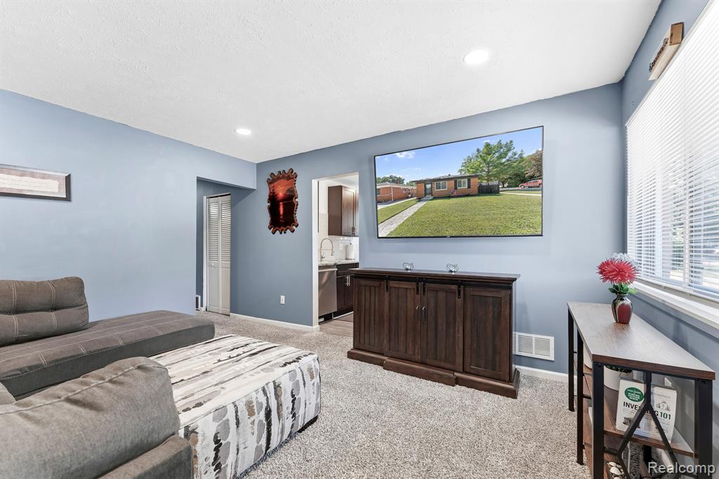 property viewer photo 3