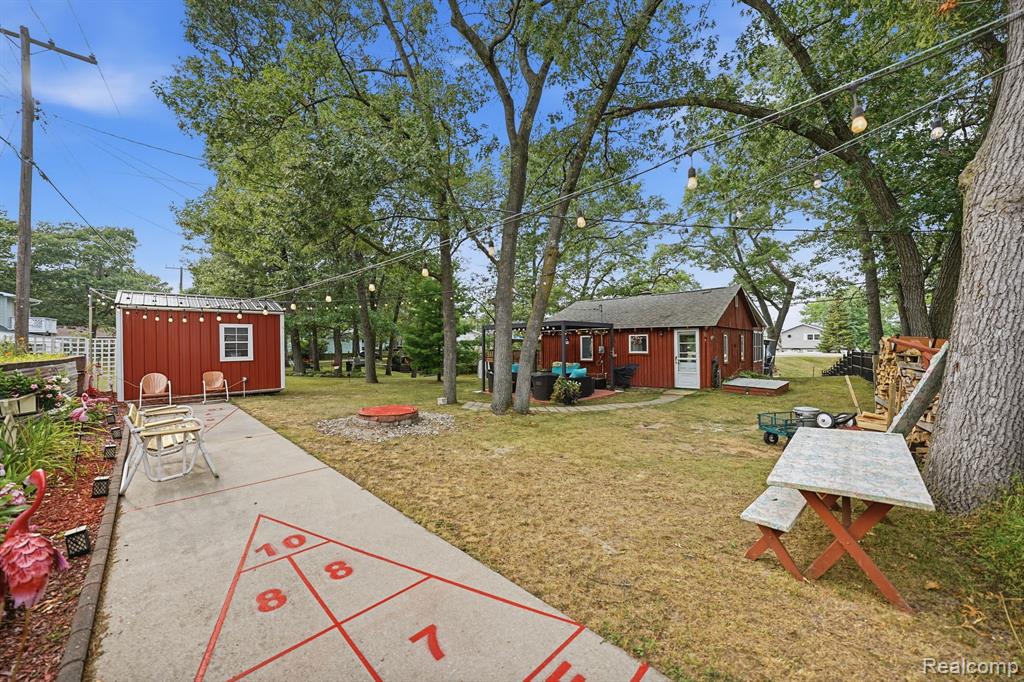main property photo 28