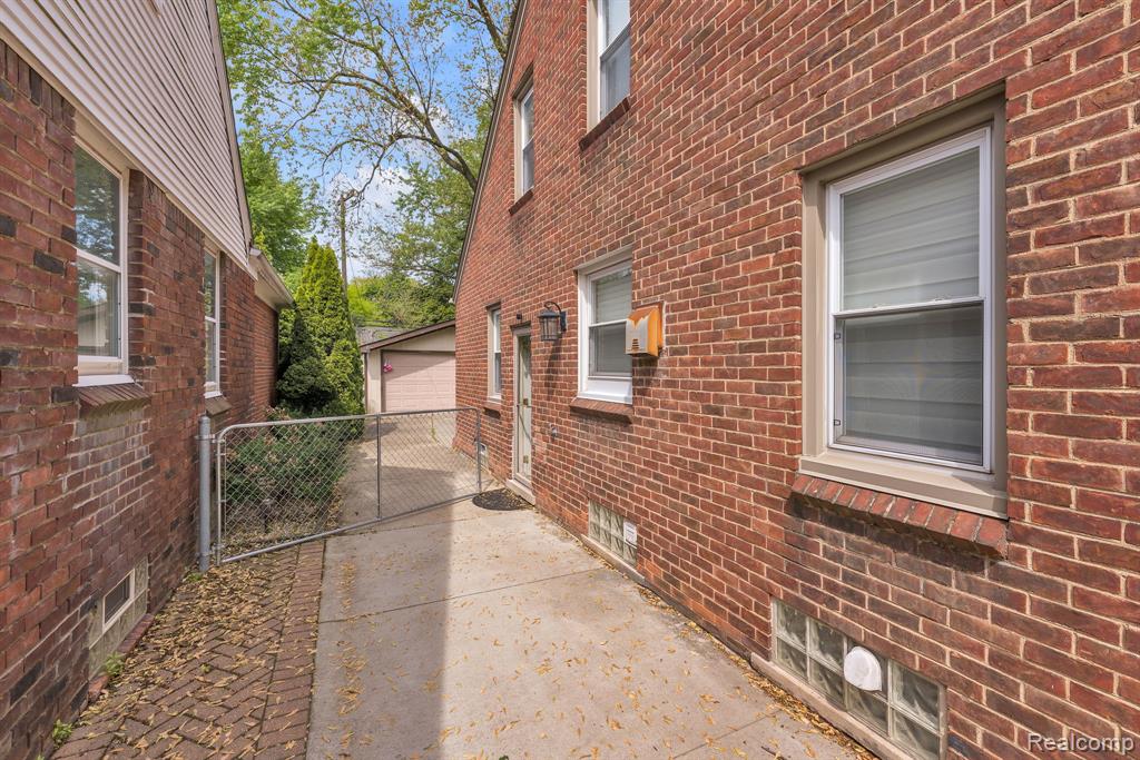 main property photo 31