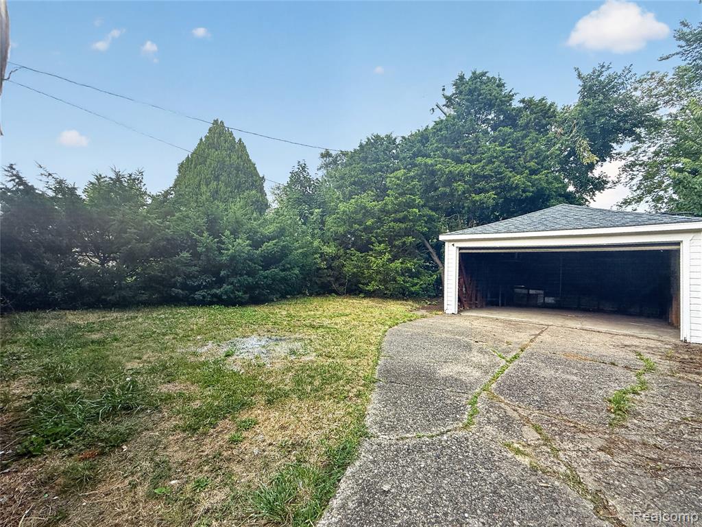 main property photo 24