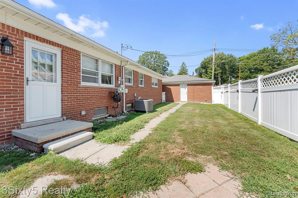 main property photo 24
