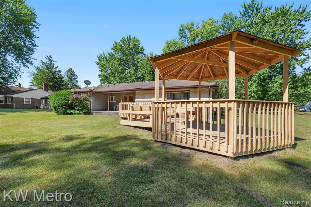 main property photo 28