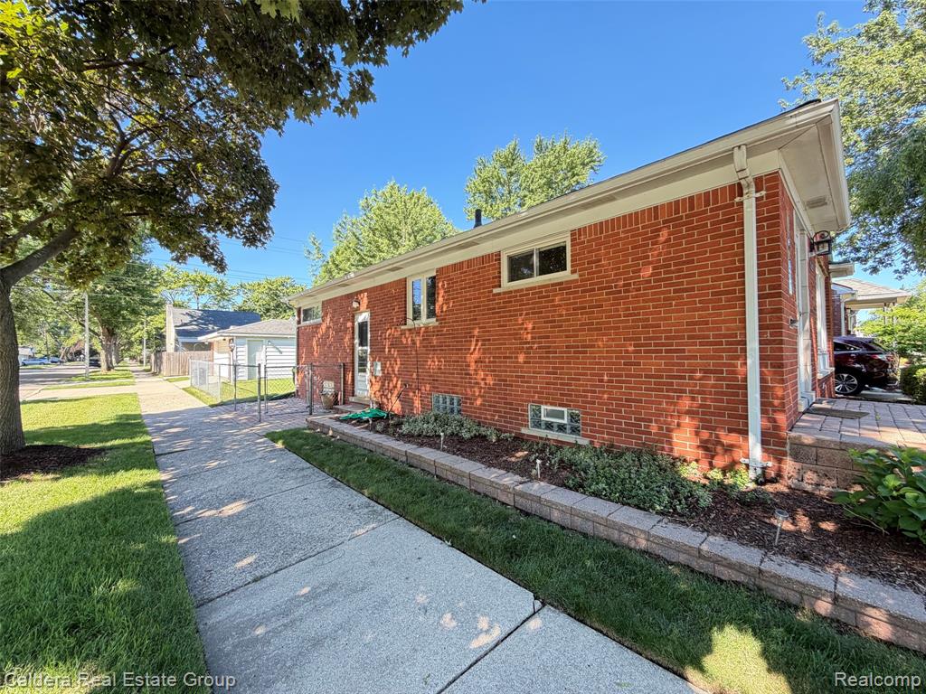 main property photo 11