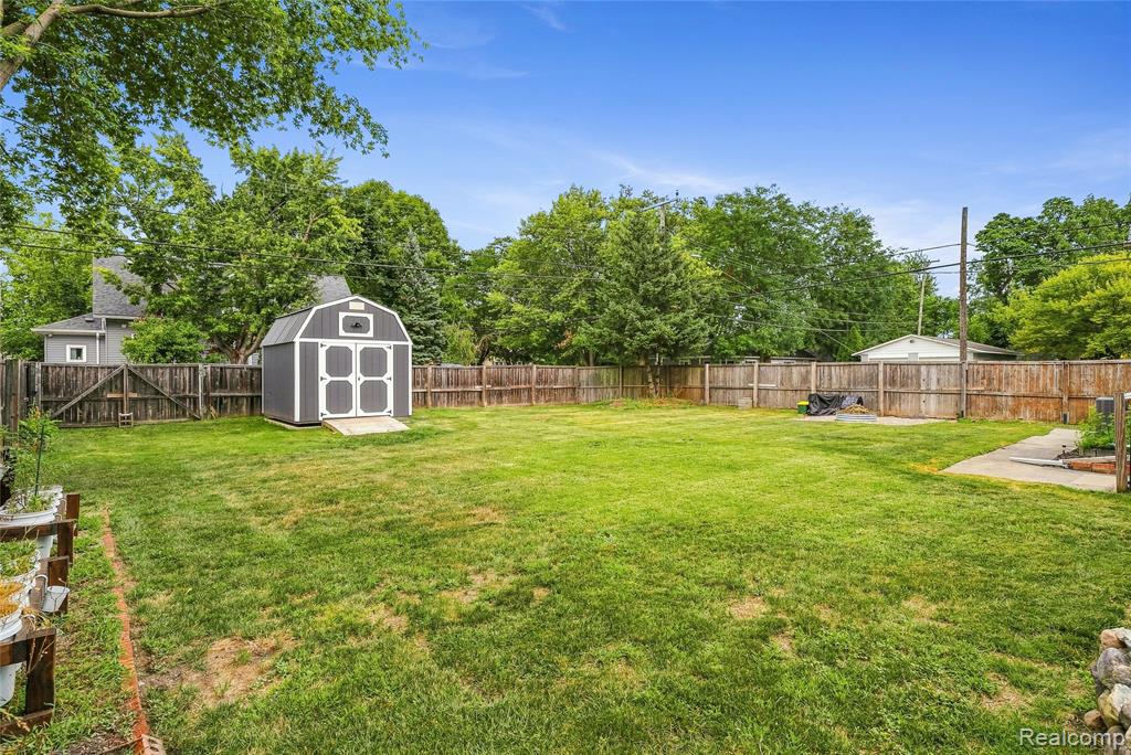 main property photo 9