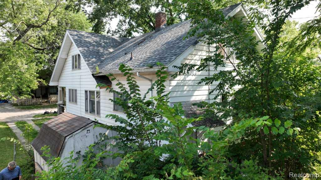 main property photo 28