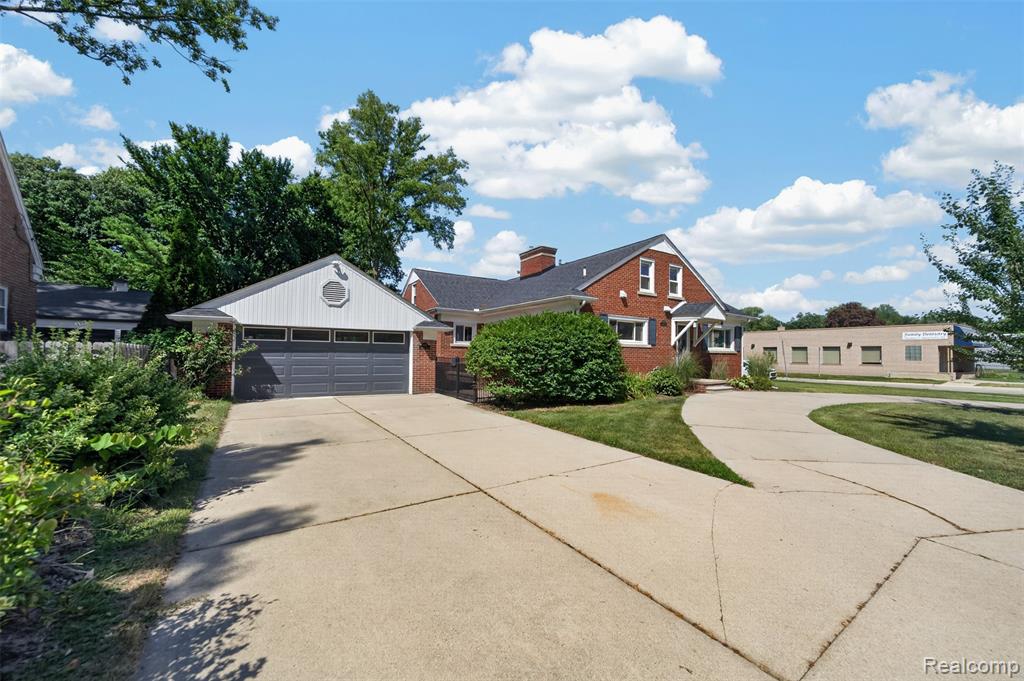 main property photo 40